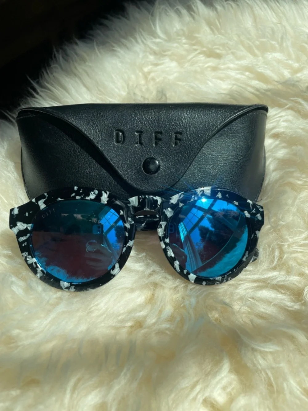 Diff Eyewear Dime II Black White Round Horn Sunglasses Mirrored Blue Brown Lens